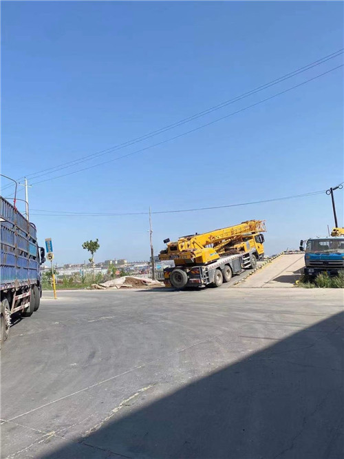 萨嘎县25吨吊车的租赁价格大概是多少？